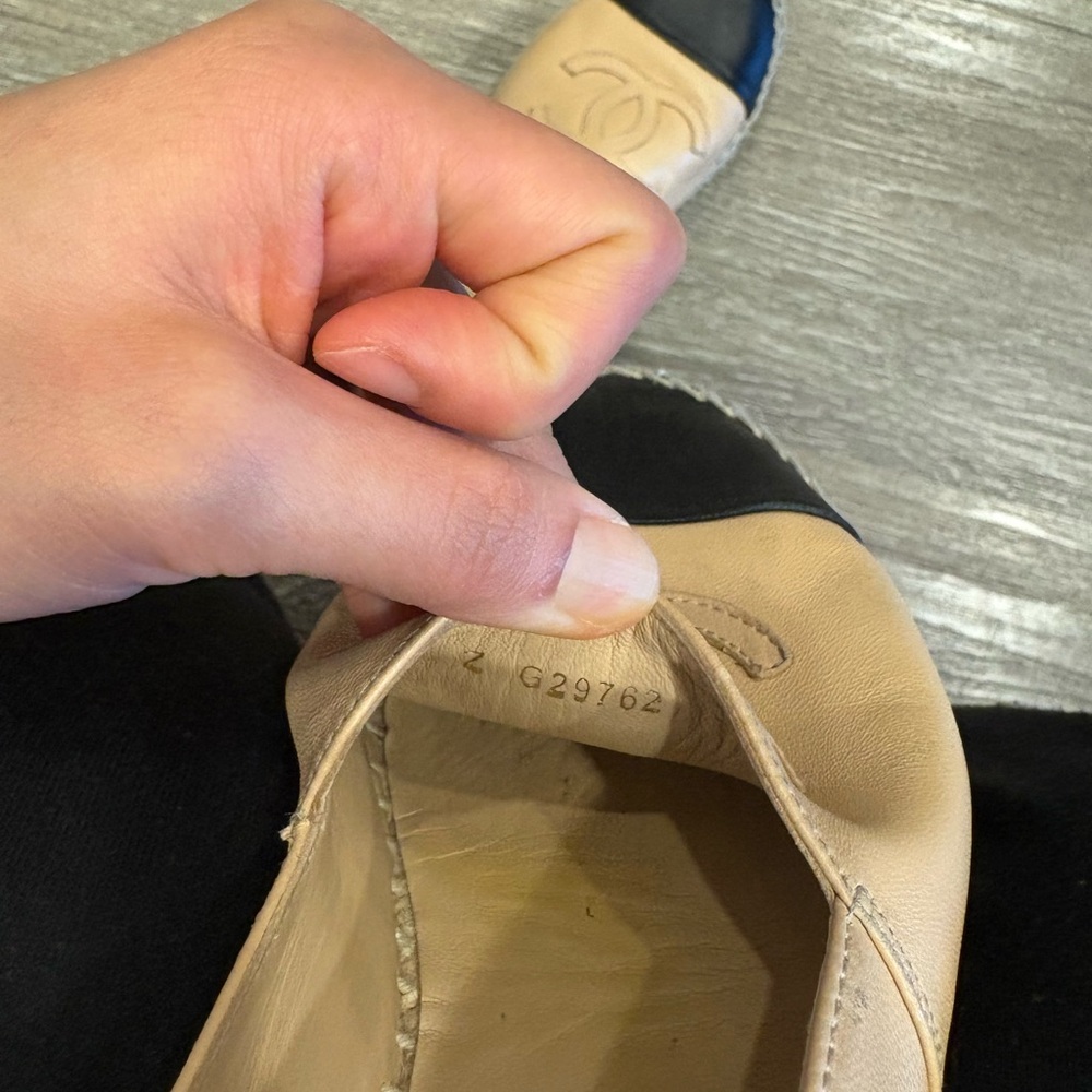 CHANEL Two-Tone Beige and Black Espadrilles - Picture 5 of 5